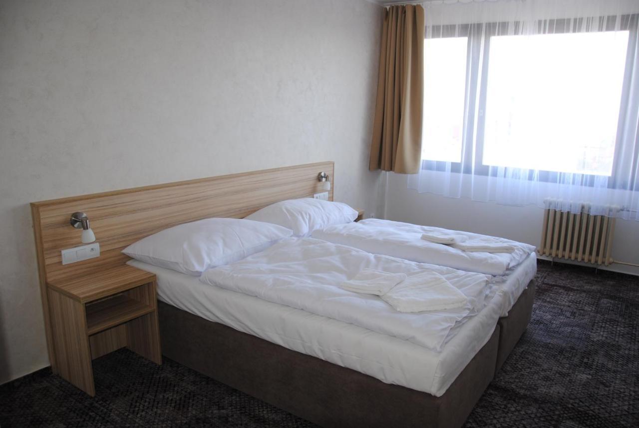 Hotel Labe Pardubice Exterior photo